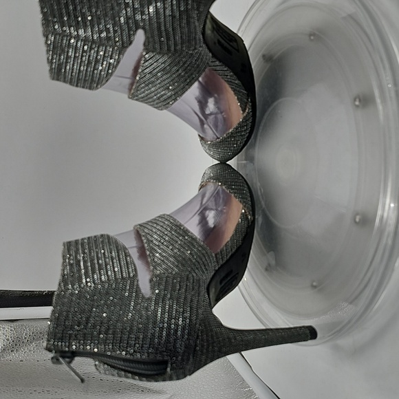 G Christian Siriano Silver Heels Sz 6.5 - Picture 7 of 15